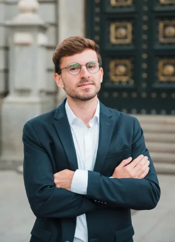 Our Financial Experts The Team  Member Solution. - 爱游戏2